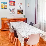 Nyaraló 4 Bedroom Beautiful In Zalewo